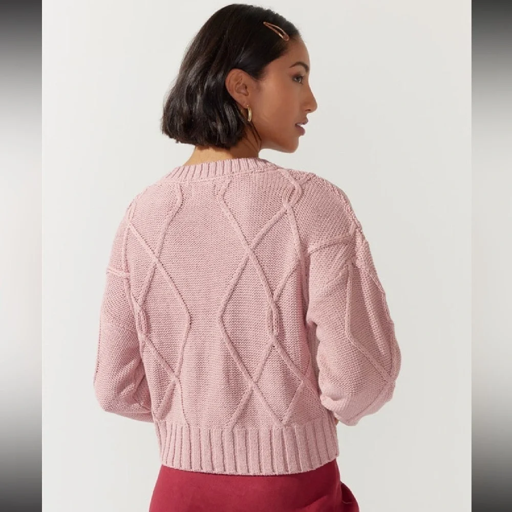 New with tags Francesca’s Cable Knit Sweater